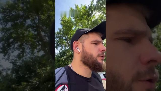 💥Кузьминов встал на защиту девушки, которая дала покурить вейп обезьяне.