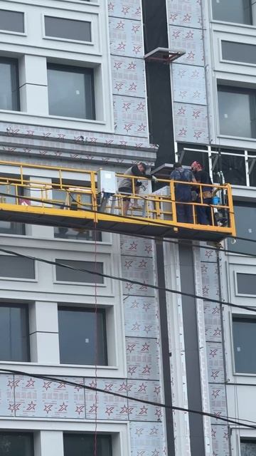 Продолжают реконструкцию бывшей гостиницы на пр. Ильича