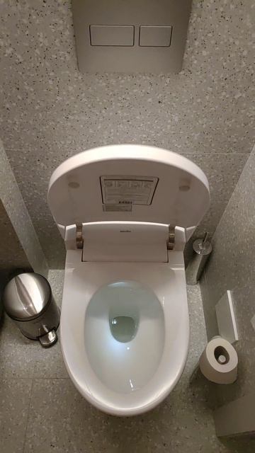 Смарт унитаз , с  подогревом, подсветкой и тд. в отели Гранд Каскад Сочи 5*