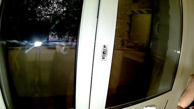 Замена ручки на металлопластиковой двери. Смазка фурнитуры.