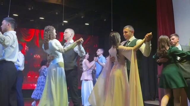 ТОРЖЕСТВЕННОЕ ВРУЧЕНИЕ ДИПЛОМОВ ВЫПУСКНИКАМ 2025 ГОДА