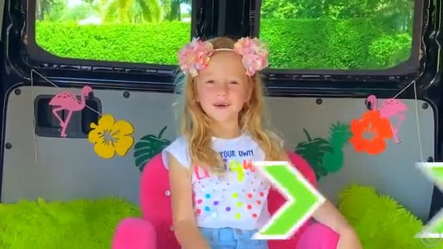 Лайк Настя помогает папе выбрать для себя комнату