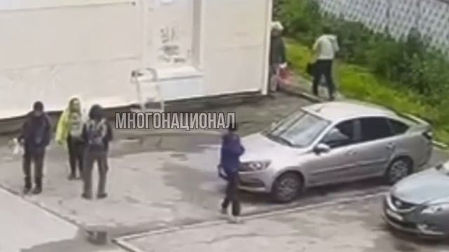 Подростки из Азербайджана избили толпой сверстника в Петербурге !!!
