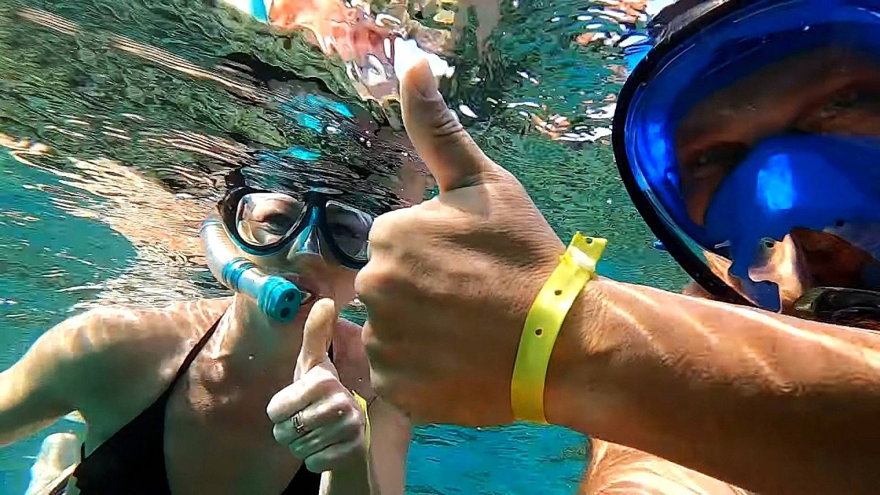 Коралловый риф у отеля Mirage Bay Resort & Aqua Park 4*,много рыбок, смелый СКАТ,неописуемая красота