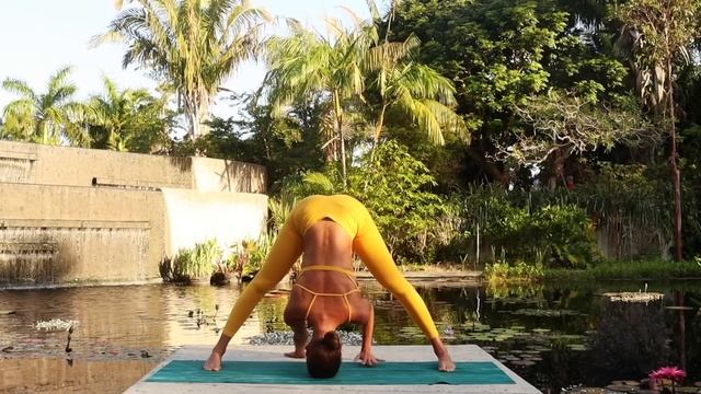 Йога - Slow and Traditional Yoga Sequence