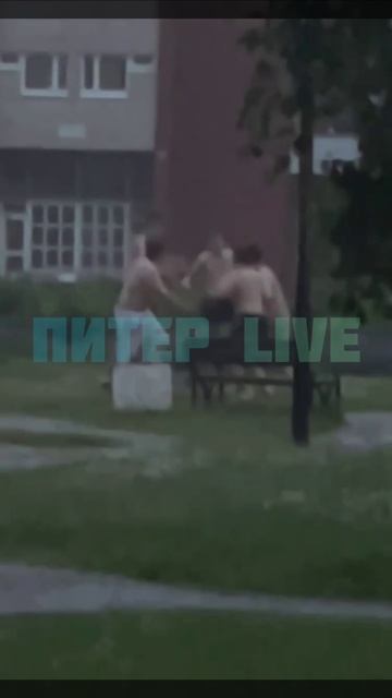Питер может затопить, на город обрушилась мощная гроза, повсюду сверкают молнии