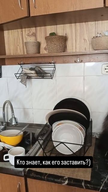 Притворись глухим, если не хочешь что-то делать)))