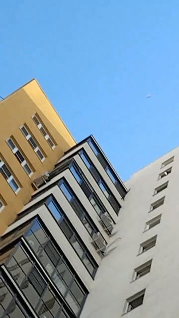 спускаем самолётик с шестнадцатого этажа