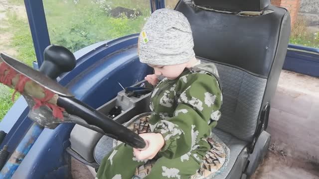 ЧАСТЬ 1. КОП НА СТАРОМ БОЛОТЕ. Отдыхаем семьей возле озера с палаткой УП-2 мини. Насобирали грибов.