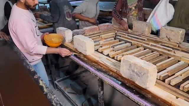 Удивительный процесс изготовления дверей из стеклопластика.