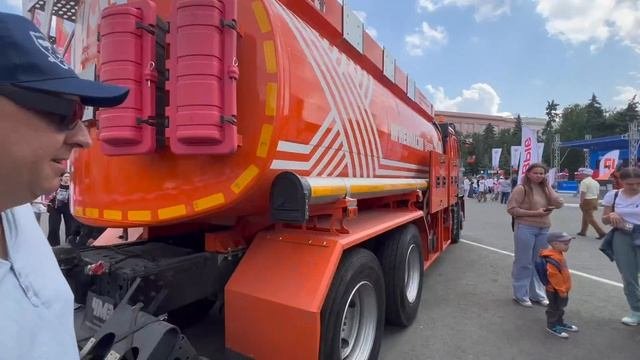 Мастер слова на Параде дорожной техники 2025