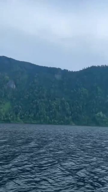 Летом по Телецкому озеру на Алтае