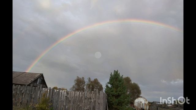 "Там нас мама счастливой ласкает рукой"