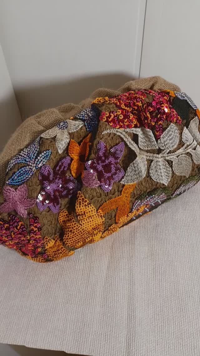 Клатч на внутреннем фермуаре с бисером и пайетками