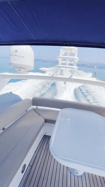 Обзор яхты Санта-Люция