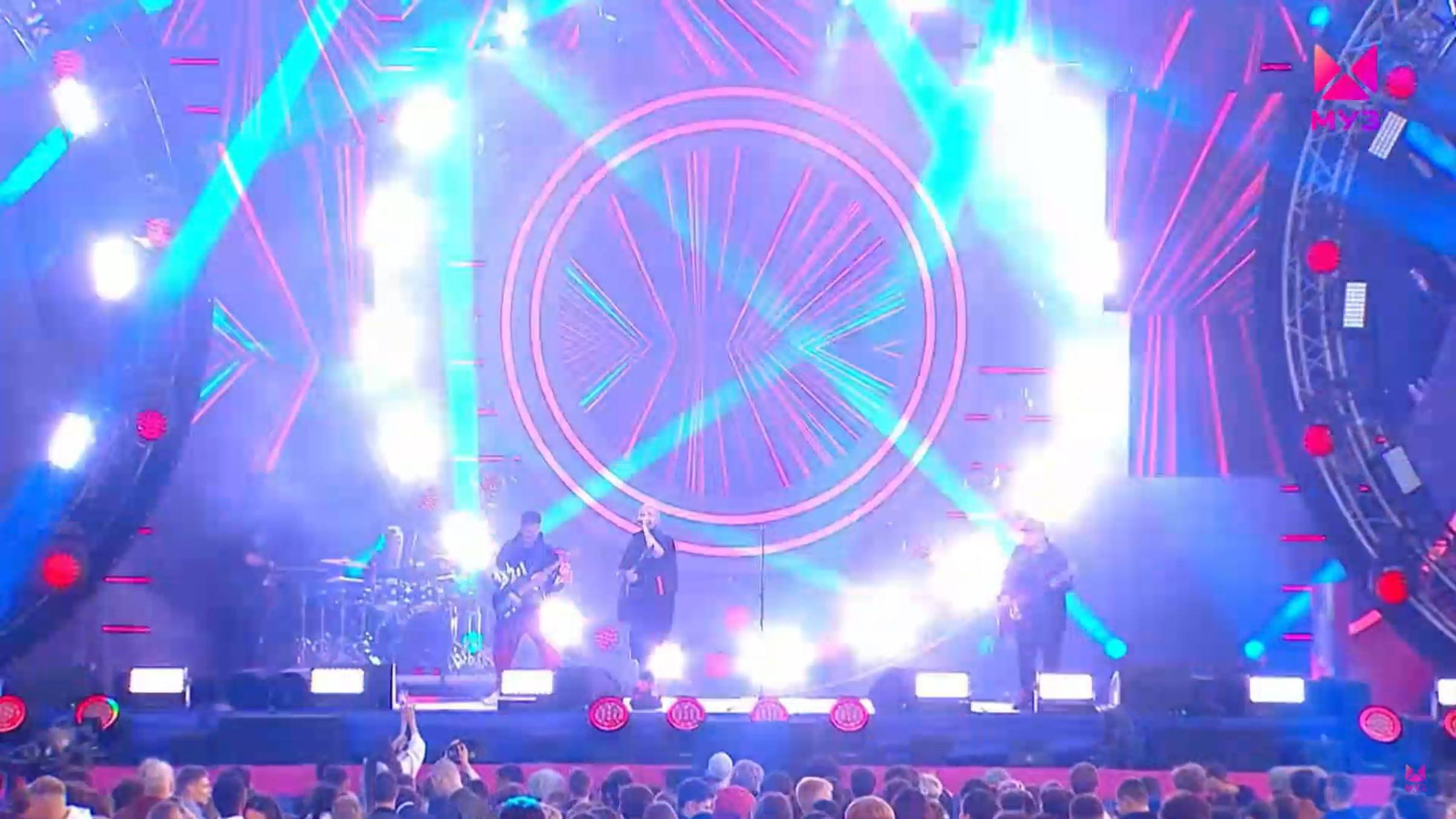 CHESS - В ее глазах (Московский выпускной 2025 на ВДНХ)