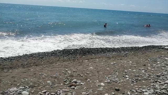 Пришла купаться на море