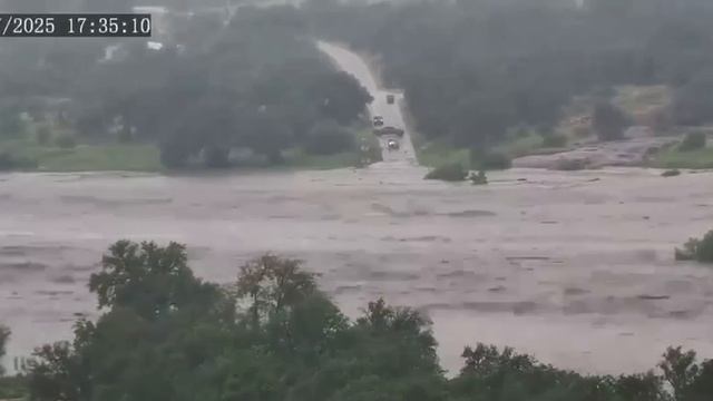 06-07-2025 50 человек погибли при наводнении в Техасе, — CNN.