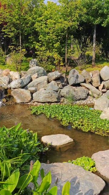 водопад у пагоды в японском саду Краснодара