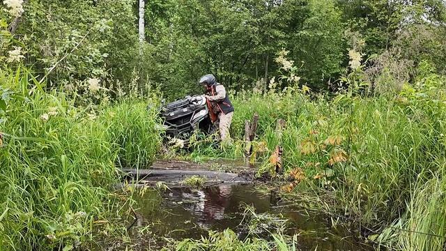 ОПАСНЫЙ МОСТ ПОДВЁЛ… КВАДРОЦИКЛ СОРВАЛСЯ В РЕКУ!