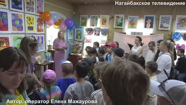 В Доме творчества открыта выставка детских работ студии "Аквамарин".