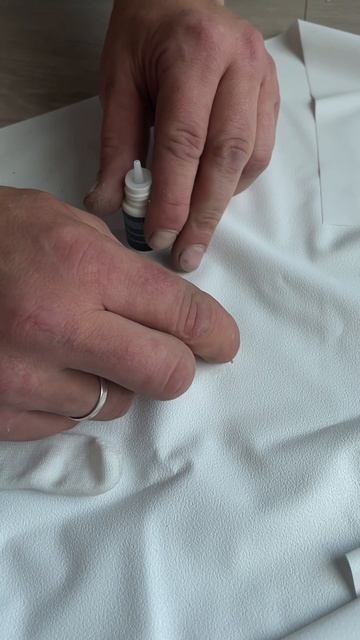 Как убрать клей с натяжного потолка