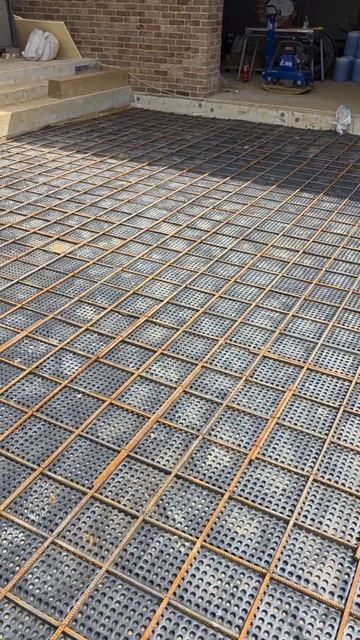 Выполнили монтаж системы снегатаяния.