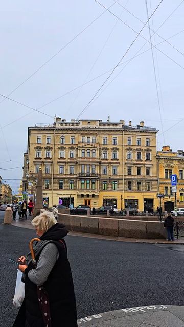 У Красного моста в Петербурге