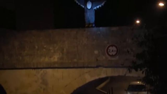 Как сообщают следующие три часа кретин провел с тряпкой и щеткой усердно отмывая автомобиль полиции