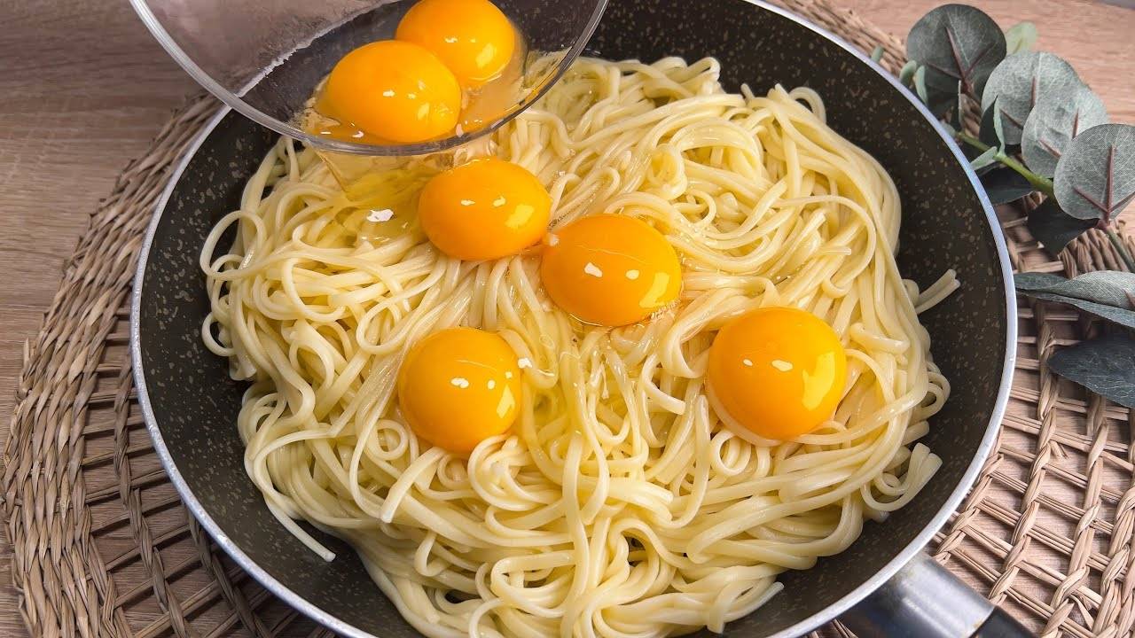 Просто добавь яйца в макароны! Этому вкусному рецепту мы научили в дорогом ресторане
