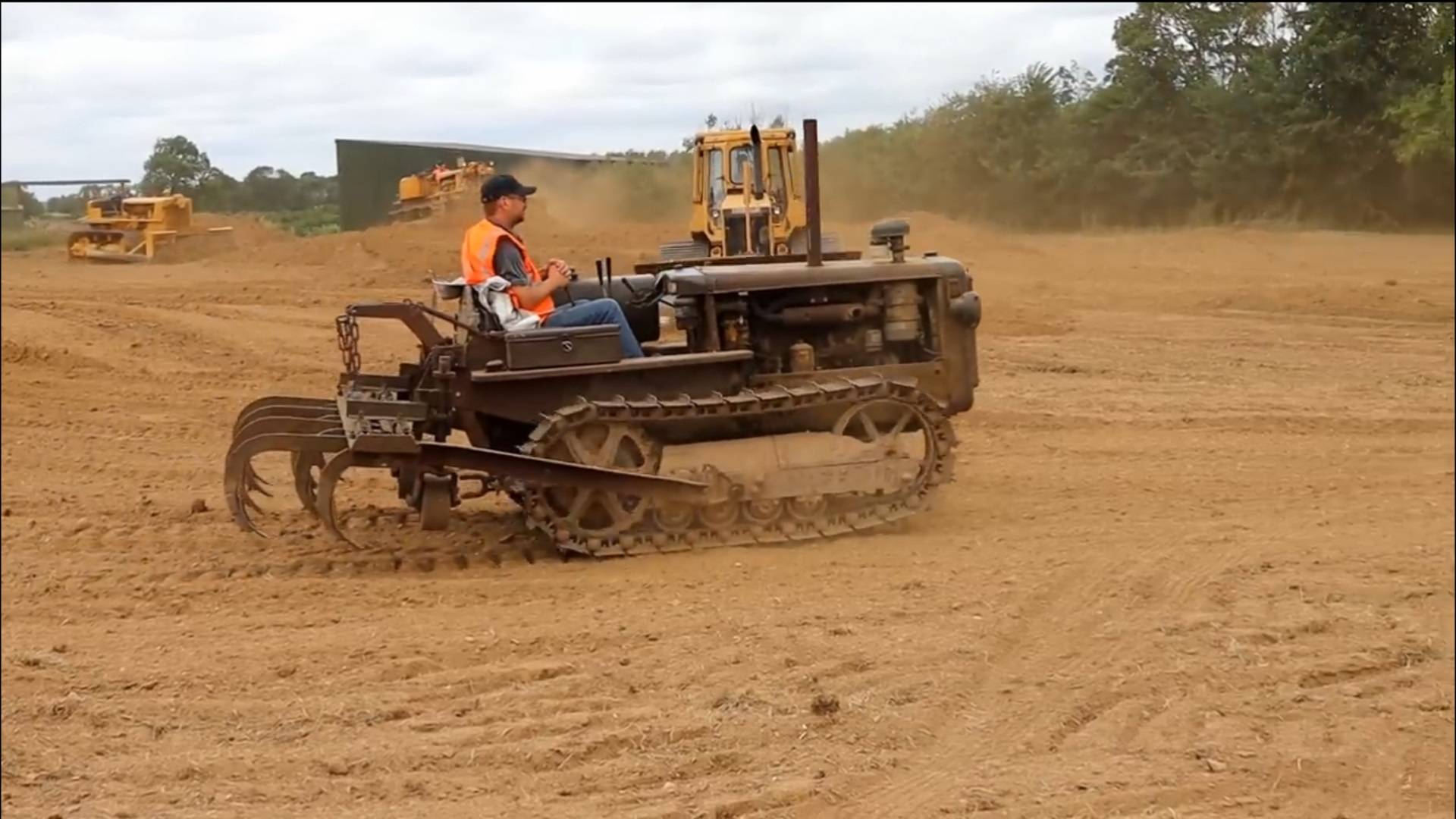 МОЩЬ! Старые Caterpillar 1950-х пашут, как новые! #2