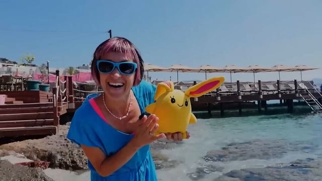 Шторм на пляже!  Спасаем игрушки и укладываем Лаки спать с доброй сказкой