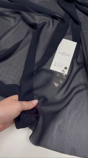 Шёлковый шифон от бренда Alberta Ferretti. Цвет глубокий тёмно-синий