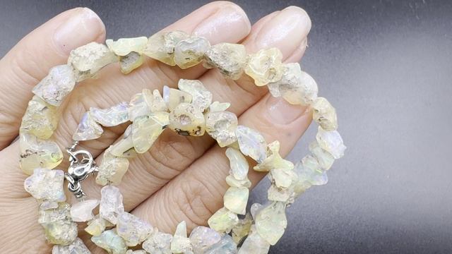 Колье из необработанного белого опала  Бусины от 10 -11 мм до 7-6 мм Длина 42-44 см ОПА116
