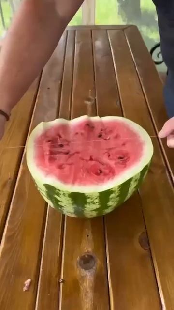 Как нарезать арбуз без ножа