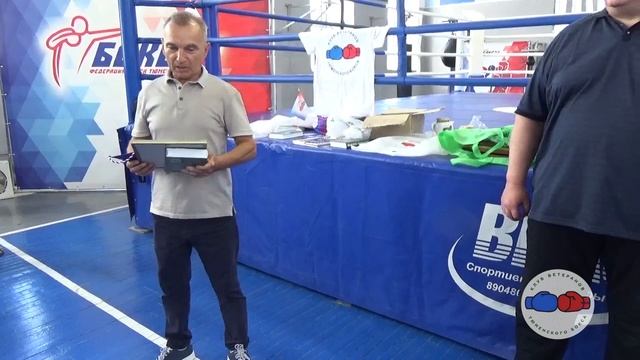 Чаепитие после открытия знака 1-му МС СССР по боксу Тюмени Ю. А. Козлову на Республики 211/1