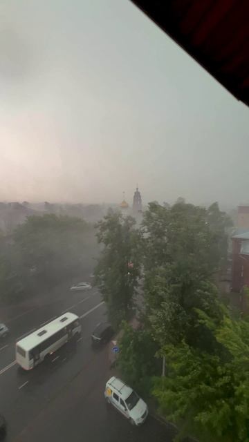 Мощный ливень в Ярославле. Прохождение атмосферного фронта.