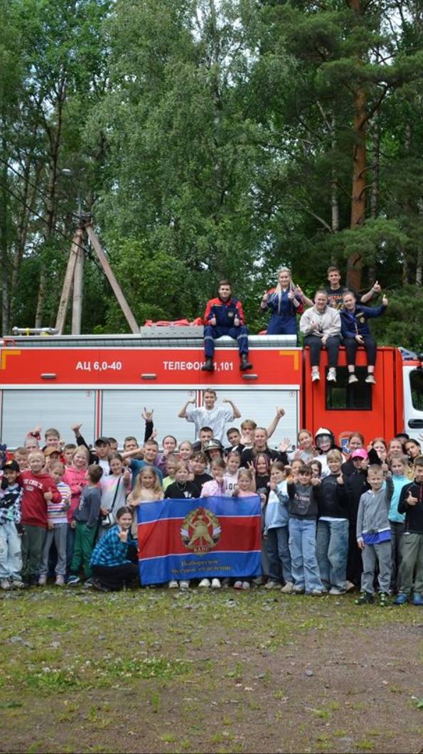 В гости к отдыхающим на пожарном автомобиле
