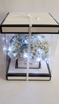 Композиция из гипсофилы с гирляндой в подарочной коробке Эффект бабочки.