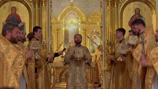 В САРАТОВЕ ВСТРЕТИЛИ МОЩИ СВЯТИТЕЛЯ ТИХОНА, ПАТРИАРХА МОСКОВСКОГО И ВСЕЯ РОССИИ