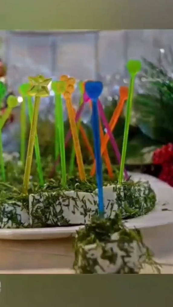 Рецепт закуски. Сырная закуска. Изумрудные кубики. #shorts