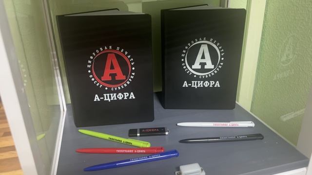 уф печать на флешках белый цвет лак цмик. нанесение логотипа на флешки в А-цифра сувенирка