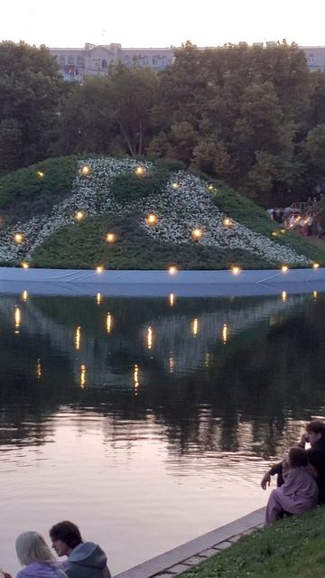 появился Остров на Патриарших прудах 20250706