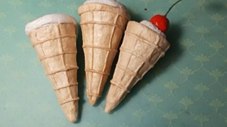 Мороженку хочешь?  Новогодний сувенир из ваты  Кофе вместо краски.