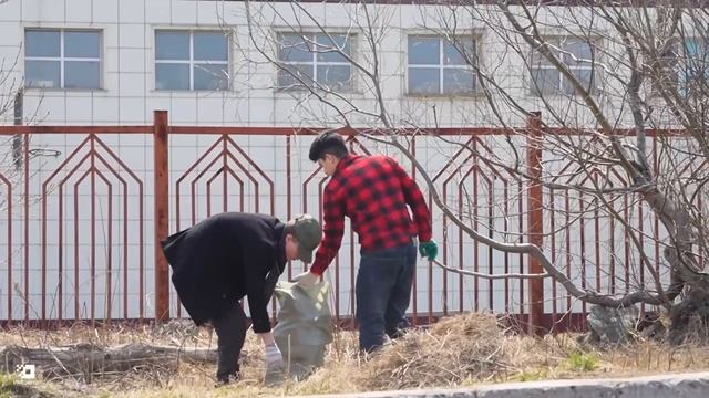 Школьники участвуют в субботниках