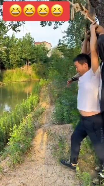 Прыгнул с тарзанки 😂😂😂