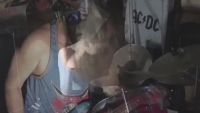 Drowning Pool - Bodies Жираф