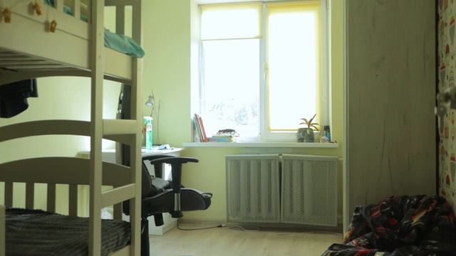 Девушка в коротенькой мини юбочке