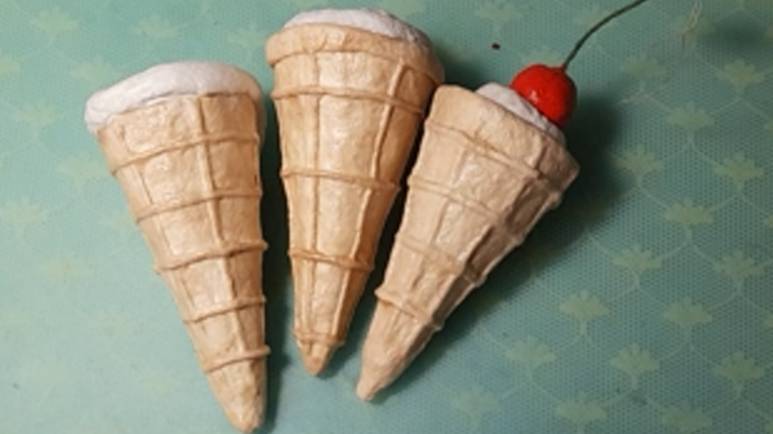 Мороженку хочешь? Новогодний сувенир из ваты Окончательное оформление.