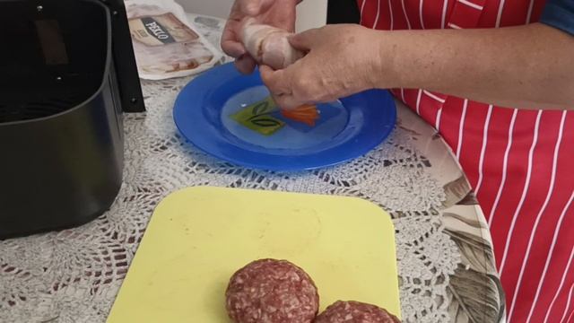 Котлеты в беконе. Борщ быстрый из пакета. Продукты из магазина.
